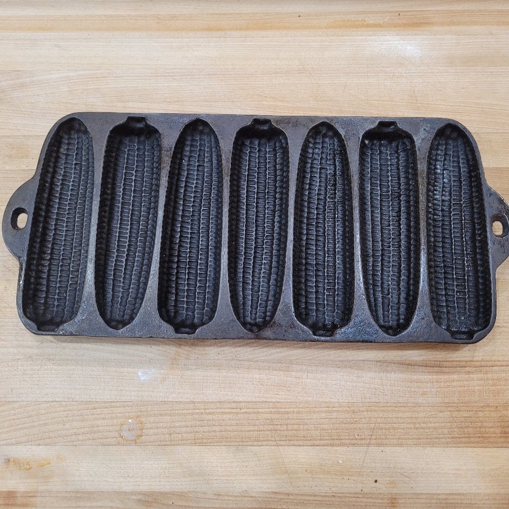 Wagner Ware Cast Iron Junior Krusty Korn Kobs Corn Bread Pan # 1319 PATD 1920